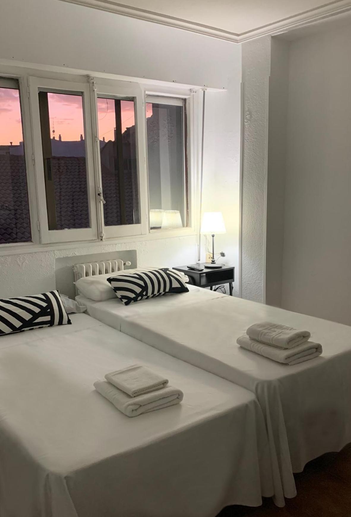 Hotel Y Restaurante Puerta De Aranda アランダ・デ・ドゥエロ エクステリア 写真